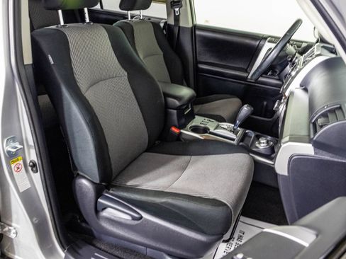 Used 2016 Toyota 4Runner SR5 AWD/4WD image 43