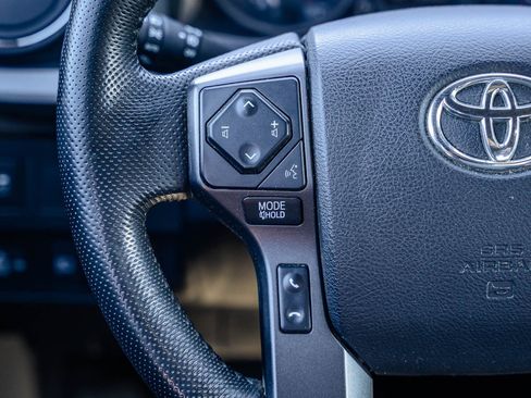 Used 2022 Toyota Tacoma TRD Off-Road image 21