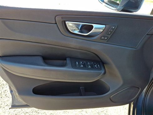 Used 2019 Volvo XC60 T6 Momentum w/ Premium Package image 13