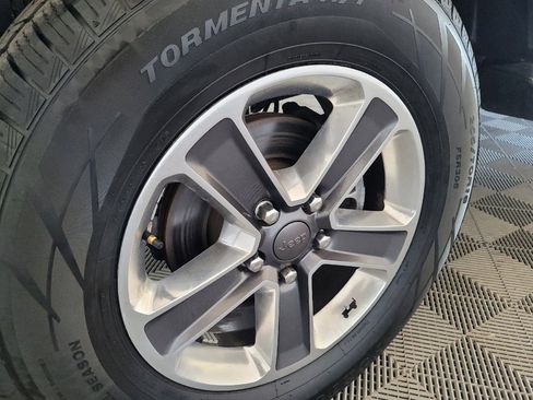 Used 2018 Jeep Wrangler Unlimited Sahara AWD/4WD image 31