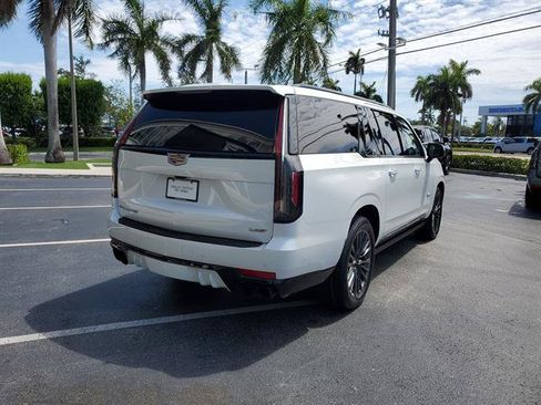 Certified 2023 Cadillac Escalade ESV V AWD/4WD image 5