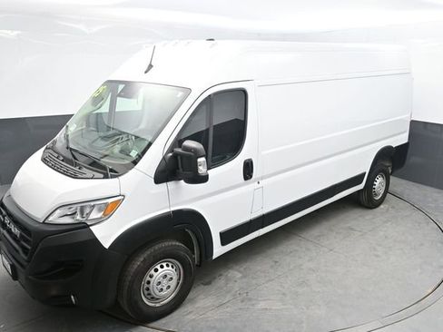 Used 2025 RAM ProMaster 2500 w/ Convenience Group image 24