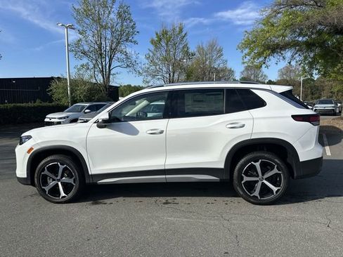 New 2025 Volkswagen Tiguan SE image 2