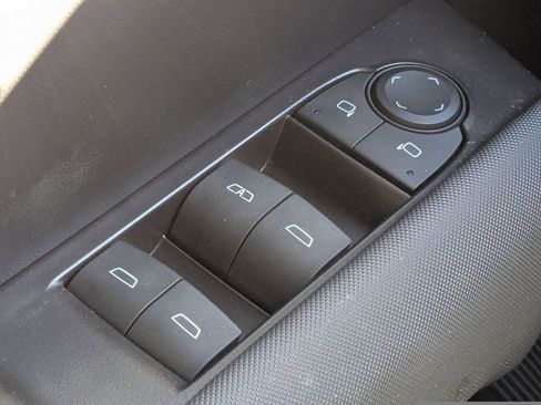 Used 2024 Chevrolet Colorado Z71 w/ Z71 Convenience Package 2 image 25