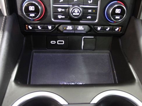 Used 2024 Chevrolet Tahoe Premier AWD/4WD image 36