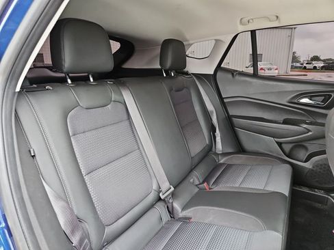 Used 2024 Chevrolet Trax LT w/ Sunroof Package FWD image 18