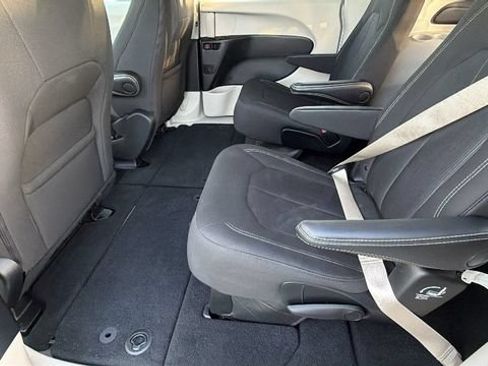 Used 2023 Chrysler Voyager LX FWD image 14