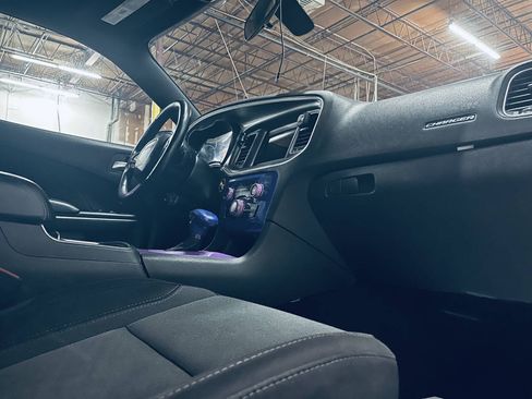 Used 2019 Dodge Charger SXT RWD image 21
