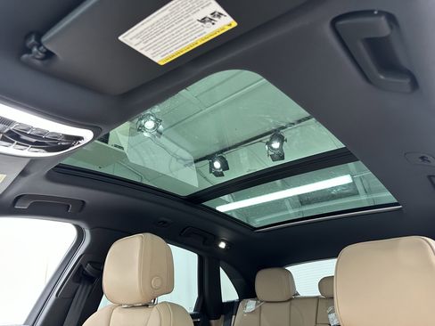 Certified 2025 Porsche Macan image 33