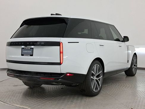 New 2025 Land Rover Range Rover Long Wheelbase SE image 9
