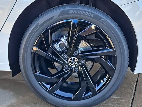 New 2026 Volkswagen Jetta SE FWD image 9