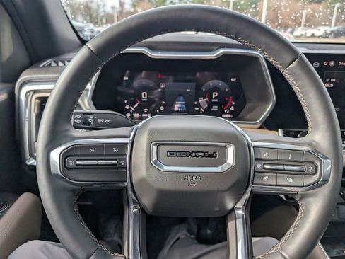 Used 2024 GMC Canyon Denali image 27