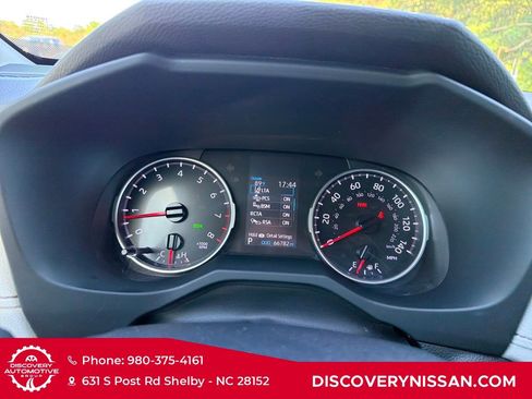 Used 2020 Toyota RAV4 XLE Premium FWD image 30