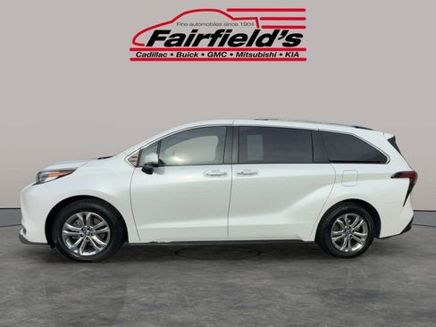 Used 2022 Toyota Sienna Platinum image 2