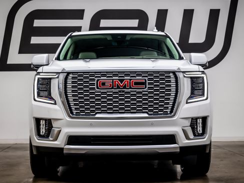 Used 2024 GMC Yukon Denali w/ Advanced Technology Package AWD/4WD image 4