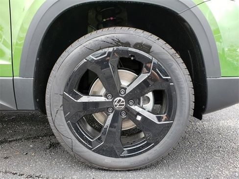 New 2025 Volkswagen Taos SE image 12