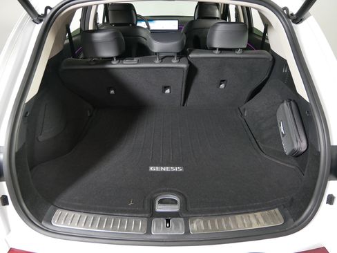 Certified 2026 Genesis GV70 2.5T Select AWD/4WD image 18