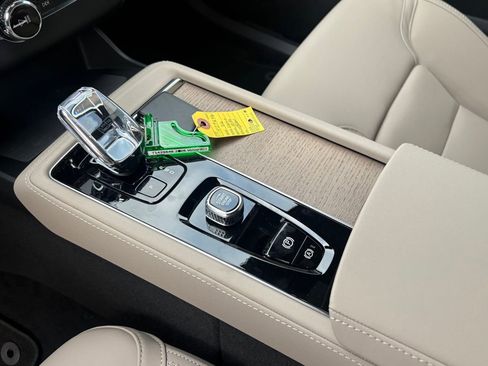 New 2026 Volvo XC90 T8 Plus w/ Protection Package Premier AWD/4WD image 13