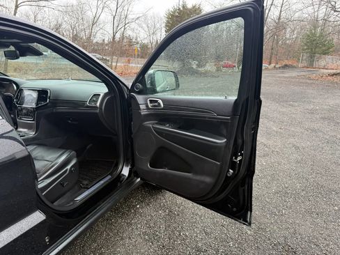 Used 2019 Jeep Grand Cherokee Limited w/ Luxury Group II image 17