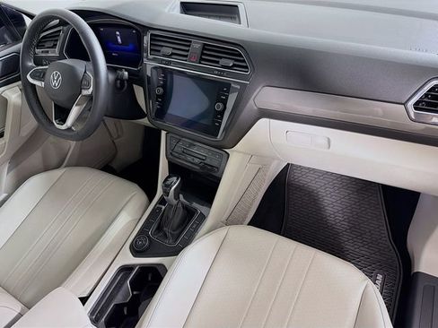 Used 2022 Volkswagen Tiguan SE AWD/4WD image 34