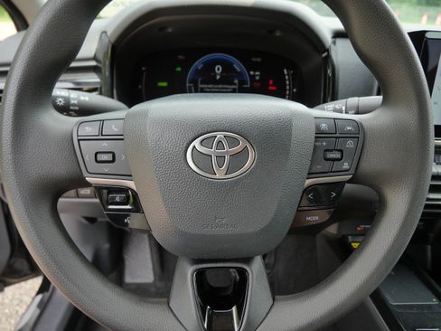 Used 2025 Toyota Camry LE w/ Convenience Package FWD image 26