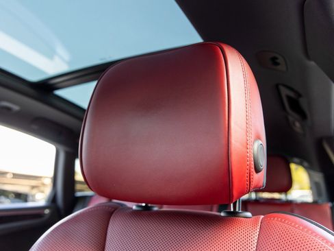 Certified 2023 Porsche Macan image 27