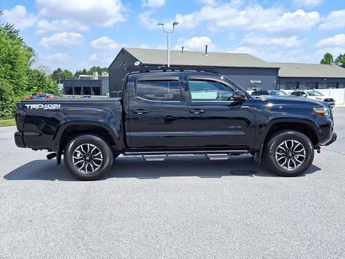 Used 2023 Toyota Tacoma TRD Sport w/ Black Out Package (TMS) AWD/4WD image 8