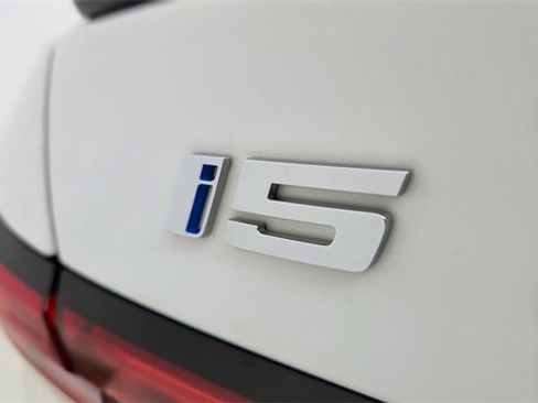 Used 2025 BMW i5 xDrive40 w/ M Sport Package image 17
