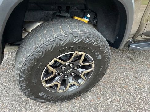 Used 2024 Chevrolet Colorado ZR2 w/ ZR2 Convenience Package III AWD/4WD image 14
