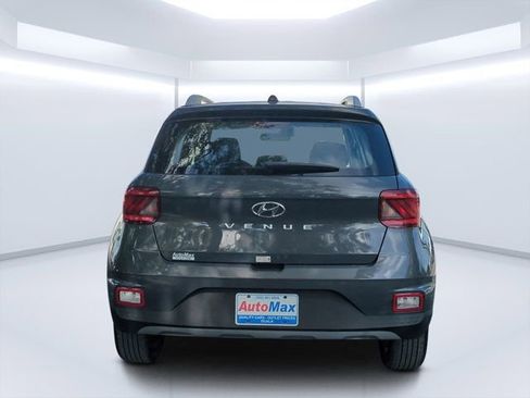 Used 2024 Hyundai Venue SEL FWD image 4