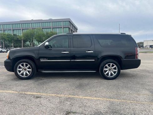 Used 2013 GMC Yukon XL Denali image 2