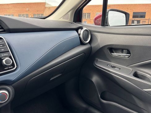 Used 2025 Nissan Versa SV FWD image 33