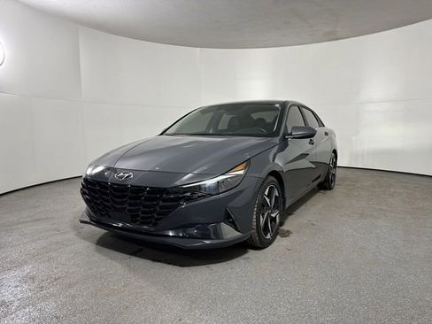 Used 2023 Hyundai Elantra Limited image 2