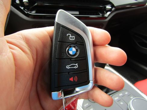 Used 2025 BMW M3 w/ M Carbon Exterior Package RWD image 31