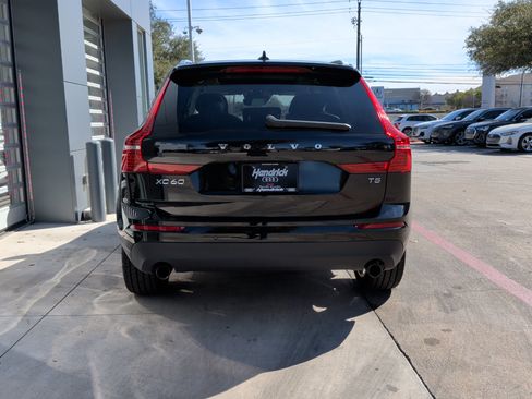 Used 2021 Volvo XC60 T5 Momentum image 9