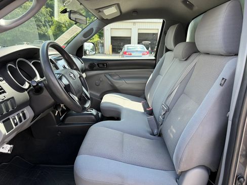 Used 2012 Toyota Tacoma 2WD Regular Cab image 2