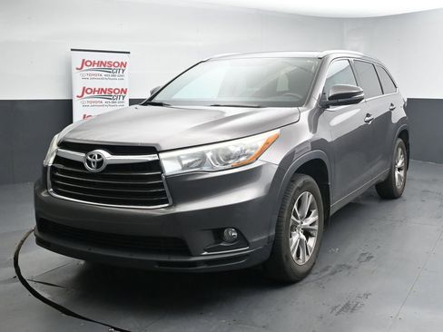 Used 2015 Toyota Highlander XLE AWD/4WD image 4