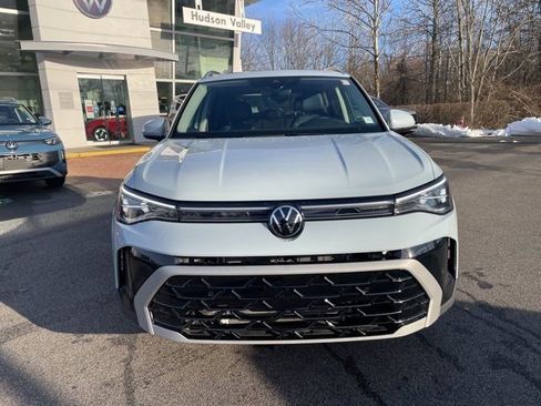 Certified 2025 Volkswagen Taos SEL image 6