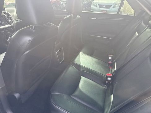 Used 2018 Chrysler 300 Limited RWD image 14