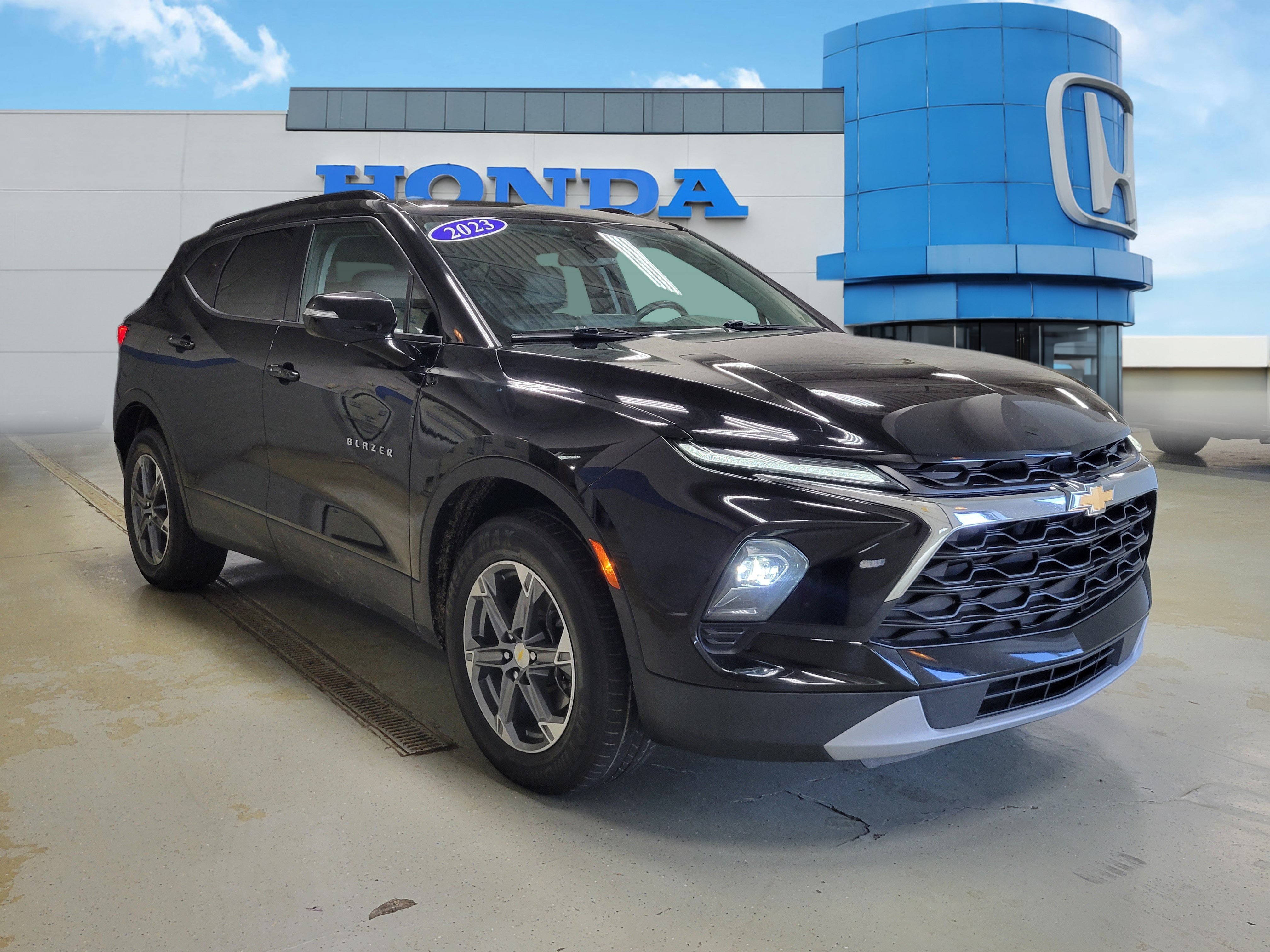 Used 2023 Chevrolet Blazer LT AWD/4WD image 32