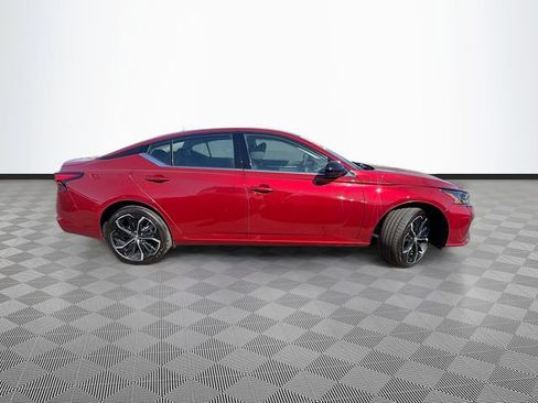 Used 2024 Nissan Altima 2.5 SR AWD/4WD image 7