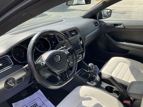 Used 2016 Volkswagen Jetta Sport FWD image 17