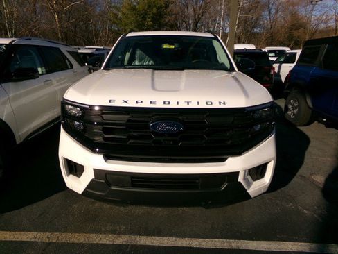 New 2025 Ford Expedition Active image 2