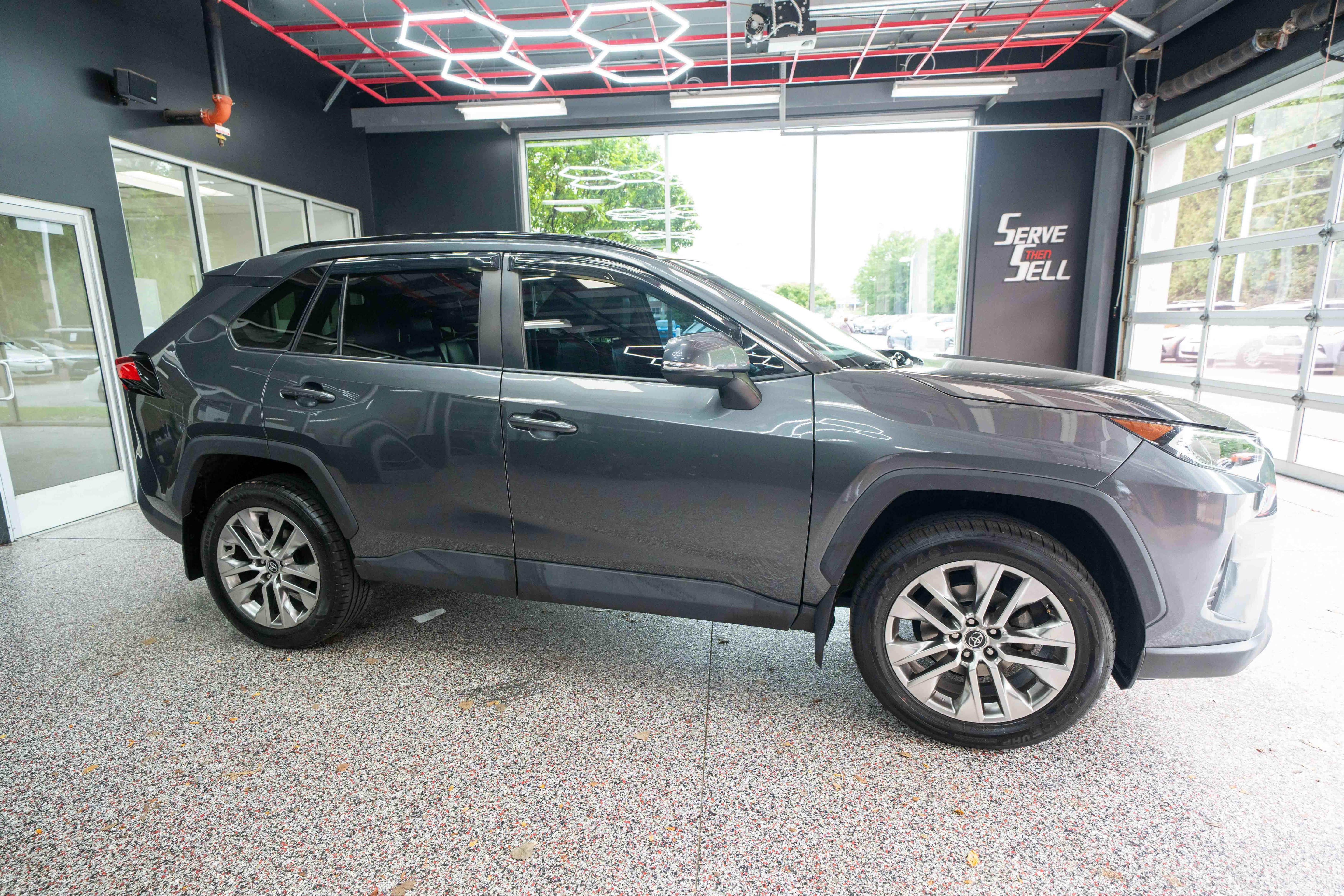 Used 2021 Toyota RAV4 XLE Premium AWD/4WD image 5