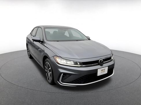 Used 2025 Volkswagen Jetta SE FWD image 3