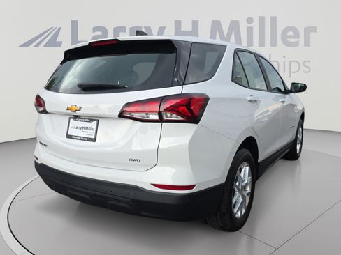 Used 2024 Chevrolet Equinox LS w/ Driver Confidence II Package AWD/4WD image 5