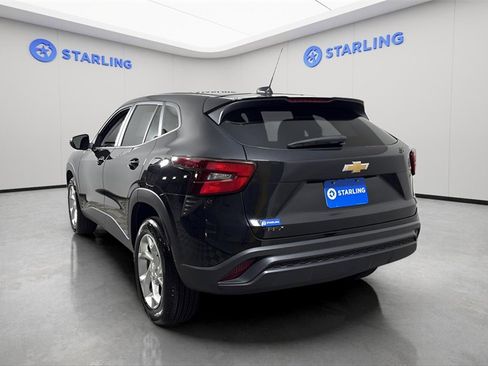 Used 2024 Chevrolet Trax LS w/ LS Convenience Package image 6