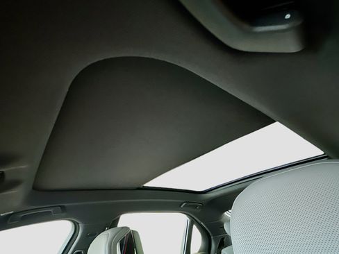 New 2026 BMW 750e xDrive image 15