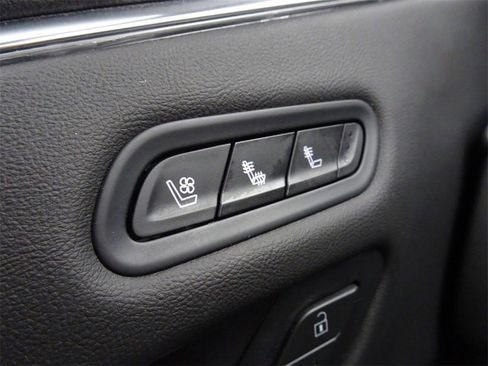 Used 2022 Cadillac Escalade ESV Premium Luxury w/ LPO, Radiant Package image 23