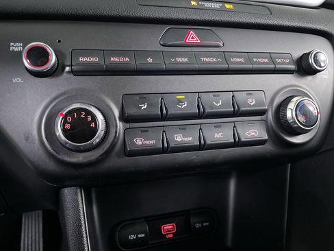 Used 2022 Kia Sportage LX image 16